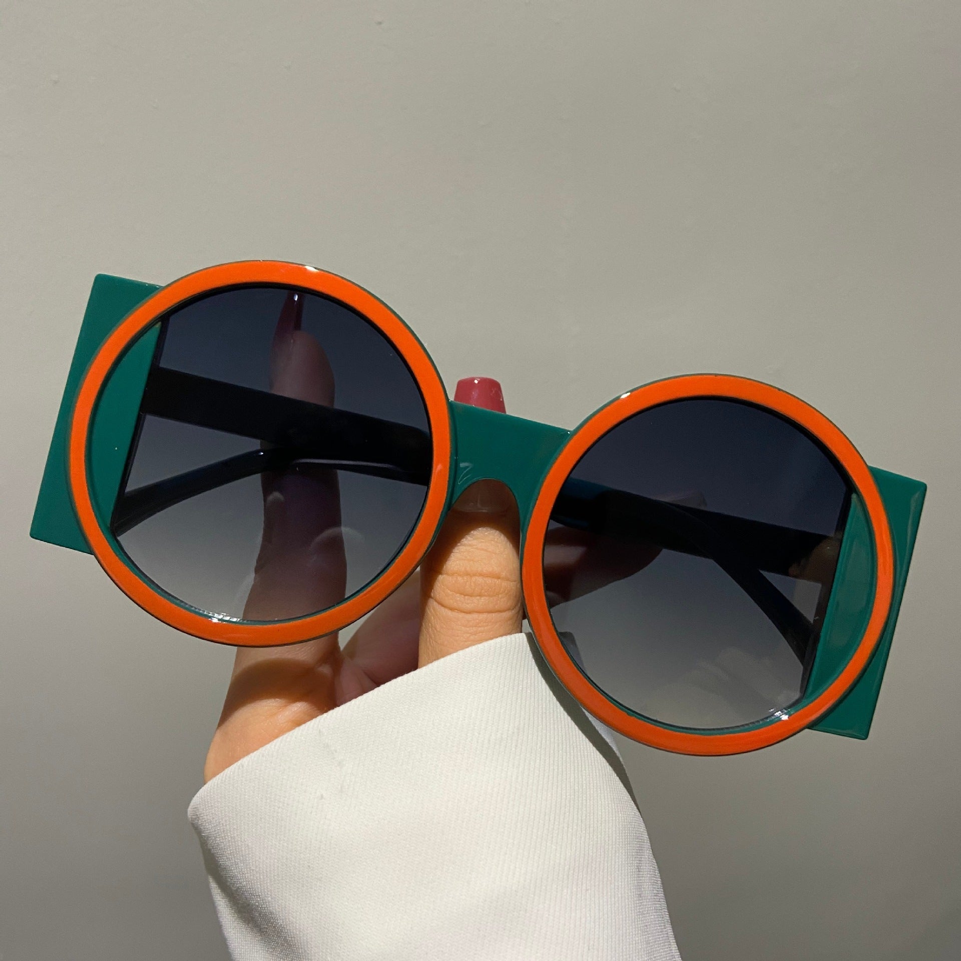 RetroVibe™ – Oversized Round Sunglasses